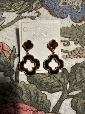 Canvas Style Tortoiseshell Clover Drop Earrings